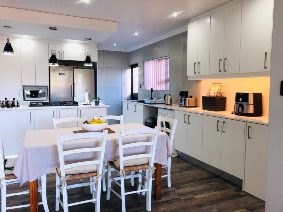 5 Bedroom Property for Sale in Franskraal Western Cape